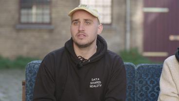 Bild: BR Ein junger Mann gibt ein Fernsehinterview