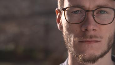 Bild: BR Ein junger Mann mit Brille