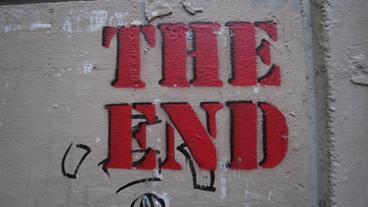 Bild: BR Eine Stencil-Schrift sagt "The End"