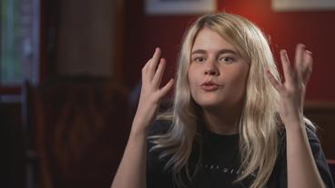 Bild: BR Eine junge Frau gibt ein TV-Interview