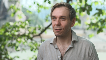 Bild: BR Ein Mann gibt ein TV-Interview