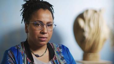Bild: BR Eine Frau of Colour wird interviewt