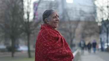 Eine ältere Inderin im Profil