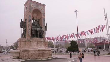 "Denkmal der Republik" in Istanbul