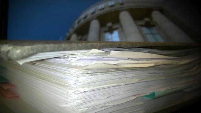 Bild: Das Erste Tausende Seiten Akten und Mailverkehr zwischen Kulturverwaltung, Regierendem Bürgermeister und Dercons Team