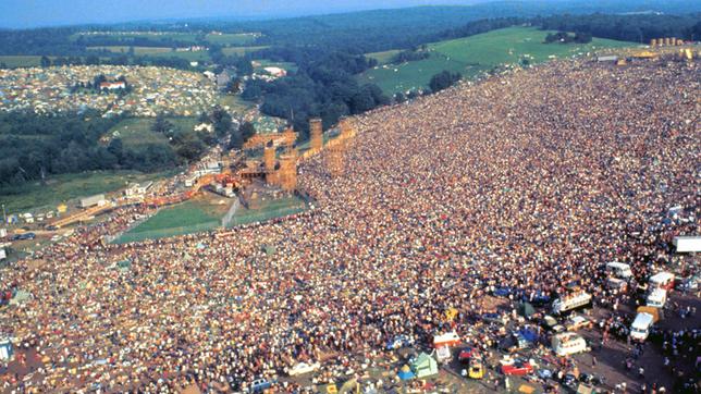 Bild: NDR Menschenmassen von oben beim Woodstock-Festival 1969