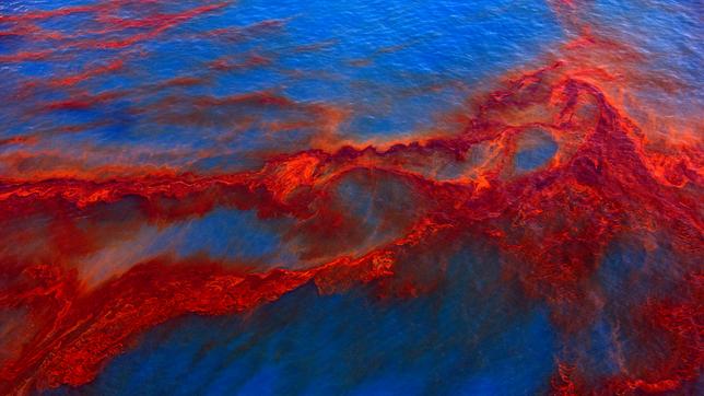Bild: J Henry Fair/J Henry Fair Ausgelaufenes Öl von Bohrplattform Deepwater Horizon, Golf von Mexiko fotografiert aus der Luft