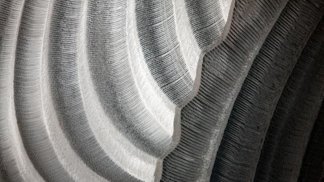 Bild: J Henry Fair/J Henry Fair Spuren eines Schwingbaggers bei der Braunkohleförderung_Garzweiler, Deutschland, fotografiert aus der Luft