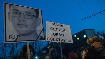 Bild: dpa Menschen bei einem Protest für den Journalisten Kuciak