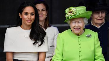 Bild: ddp, CAMERA PRESS/Mark Stewart Meghan Markle und Elisabeth II. in Cheshire, 2018