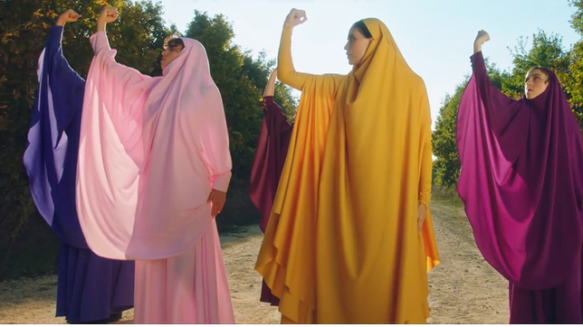 Liraz im Musikvideo zu "Zan Bezan"