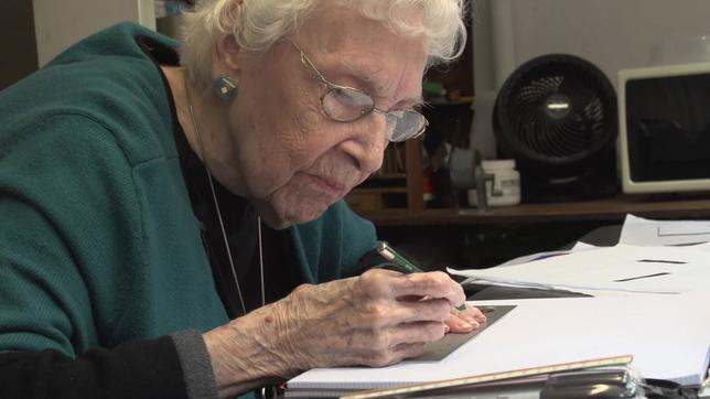 Bild: Ratpac Documentary Films, LLC Carmen Herrera zeichnet