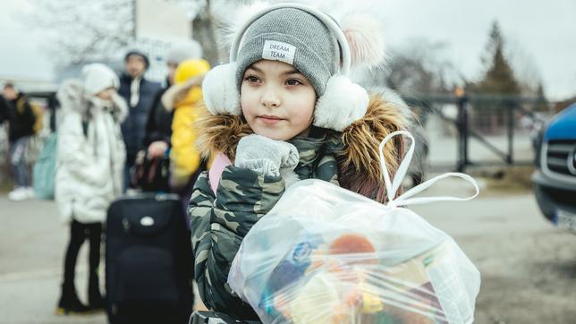 Ein ukrainisches Mädchen in der polnischen Grenzstadt Hrebenne
