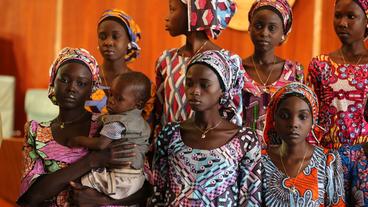 Bild: Reuters/Afolabi Sotunde Einige der 21 freigelassenen Chibok-Mädchen, Oktober 2016
