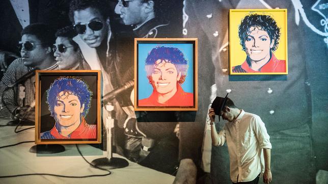 Bild: ddp/Richard Pohle Blick in die Ausstellung in der Londoner National Portrait Gallery