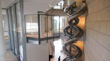 Bild: dpa/Sabine Glaubitz Der Turm von Frank Gehry