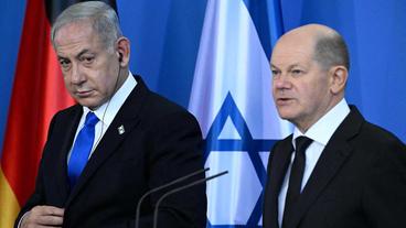Bild: AFP/Tobias Schwarz Benjamin Netanjahu (li.) und Olaf Scholz in Berlin