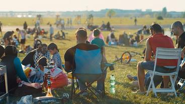 Bild: Piffl Medien Bei den Dreharbeiten in Tempelhof