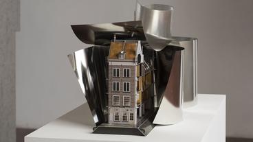 Bild: Dvir Gallery Tel Aviv/Elad Sarig Das Anne-Frank-Haus als Bastelset