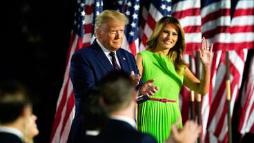 Bild: Alex Brandon/AP/dpa Donald und Melania Trump auf dem Parteitag der Republikaner