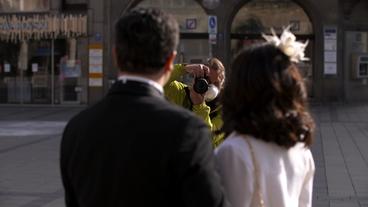 Hochzeitspaar am Marienplatz in München