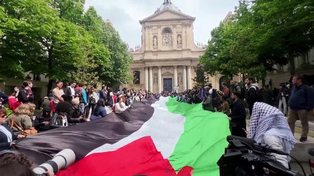 Propalästinensische Demo auf dem Gelände der Humboldt-Universität Berlin 