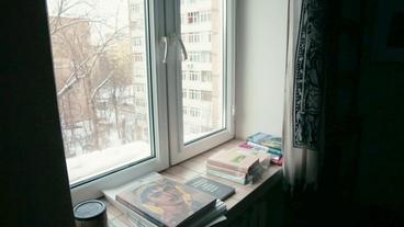Blick auf dem Fenster der Moskauer Wohnung