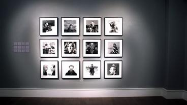 Bild: MITTELDEUTSCHER RUNDFUNK Fotos an einer Wand