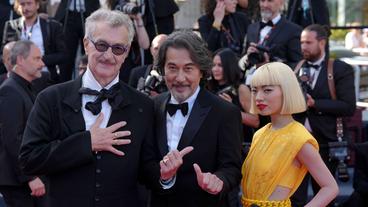 Für seine herausragende Darstellung des Hirayama bekam Koji Yakusho (M.) bereits den Darstellerpreis der 76. Filmfestspiele von Cannes. 