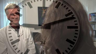 Bild: hr Dr. Dieter Kunz im Gespräch mit einer Patientin
