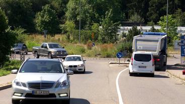 dichter Verkehr auf Hauptstraße