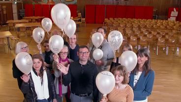 Bild: BR Probanden und Versuchsleiter lassen Ballons steigen.