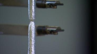 Bild: BR Probe von reinem Aluminium bei einem Belastungstest