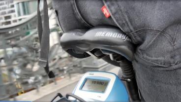 Bild: NDR Messgerät auf Fahrradgepäckträger