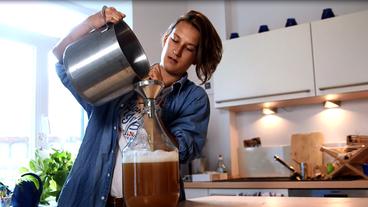 Bild: BR Theresa mit Gärflasche