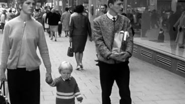 Bild: SWR Pärchen mit Kind beim Shoppen