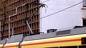 Bild: SWR Elektrische Oberleitung einer Straßenbahn in Karlsruhe