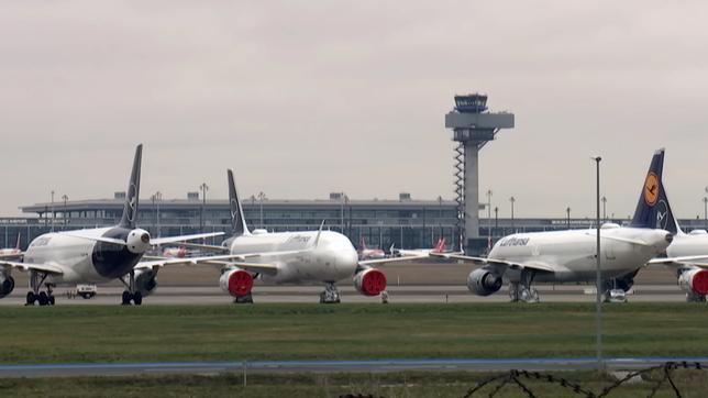 Bild: NDR Flugzeuge auf dem Flughafen BER