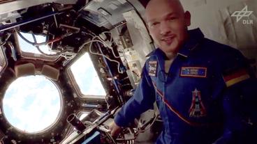 Bild: ESA Alexander Gerst in einem Nachbau der Cupola.