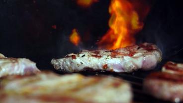 Bild: SWR Fleisch auf einem Grill