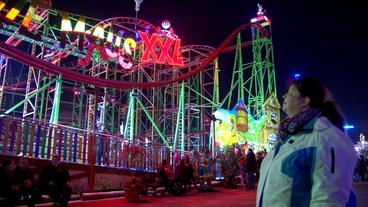 Bild: NDR Fahrgeschäft auf dem Hamburger Dom