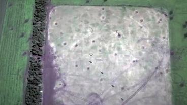 Bild: Google Earth Satellitenbild, darauf Feld mit Einschlägen zu erkennen.