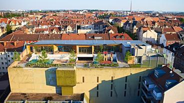 Bild: Querwärts Architekten Kita in Nürnberg auf dem Dach eines Parkhauses