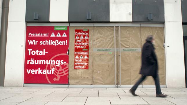 Bild: NDR Geschlossenes Geschäft mit verhängten Schaufenstern.