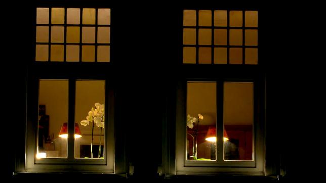 Bild: NDR Beleuchtete Fenster im Dunkeln
