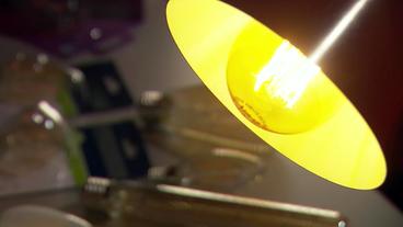 Bild: NDR Angeschaltete Lampe