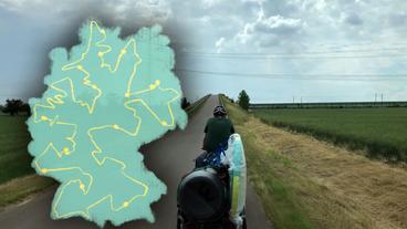 Michael Bilharz fährt mit dem Lastenrad auf einem Feldweg, eine Grafik zeigt seine Deutschlandroute