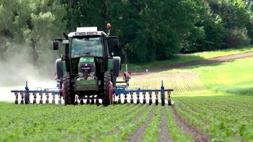 Bild: NDR Trecker auf einem Feld