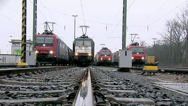 Bild: SWR Vier Loks nebeneinander