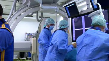Bild: NDR Ärzte im Operationssaal